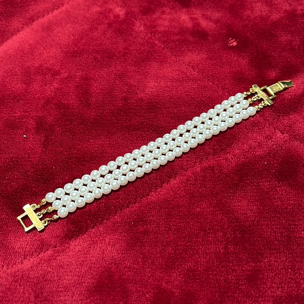 Pearl bead bracelet